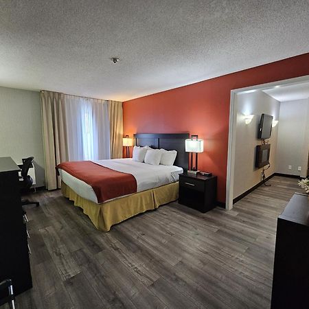 Quality Inn & Suites 5585 Ambler Drive Mississauga Ontario Экстерьер фото