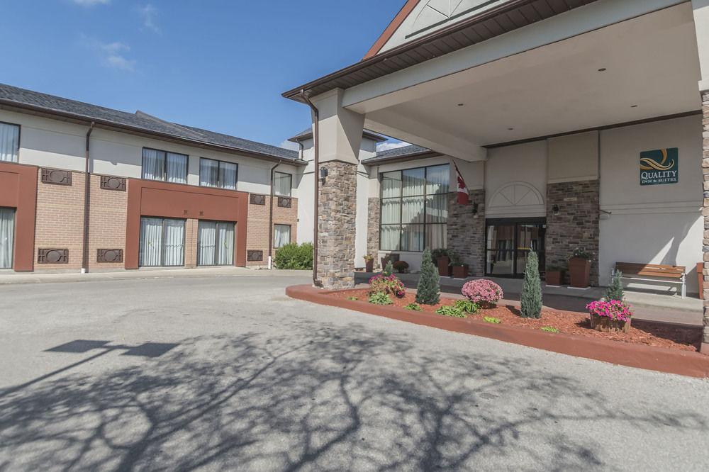 Quality Inn & Suites 5585 Ambler Drive Mississauga Ontario Экстерьер фото