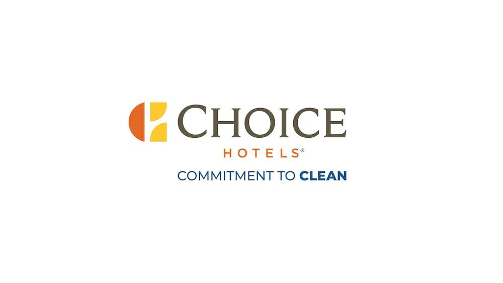 Quality Inn & Suites 5585 Ambler Drive Mississauga Ontario Экстерьер фото