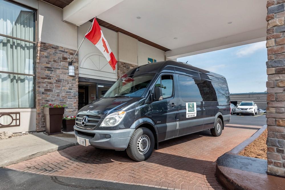 Quality Inn & Suites 5585 Ambler Drive Mississauga Ontario Экстерьер фото