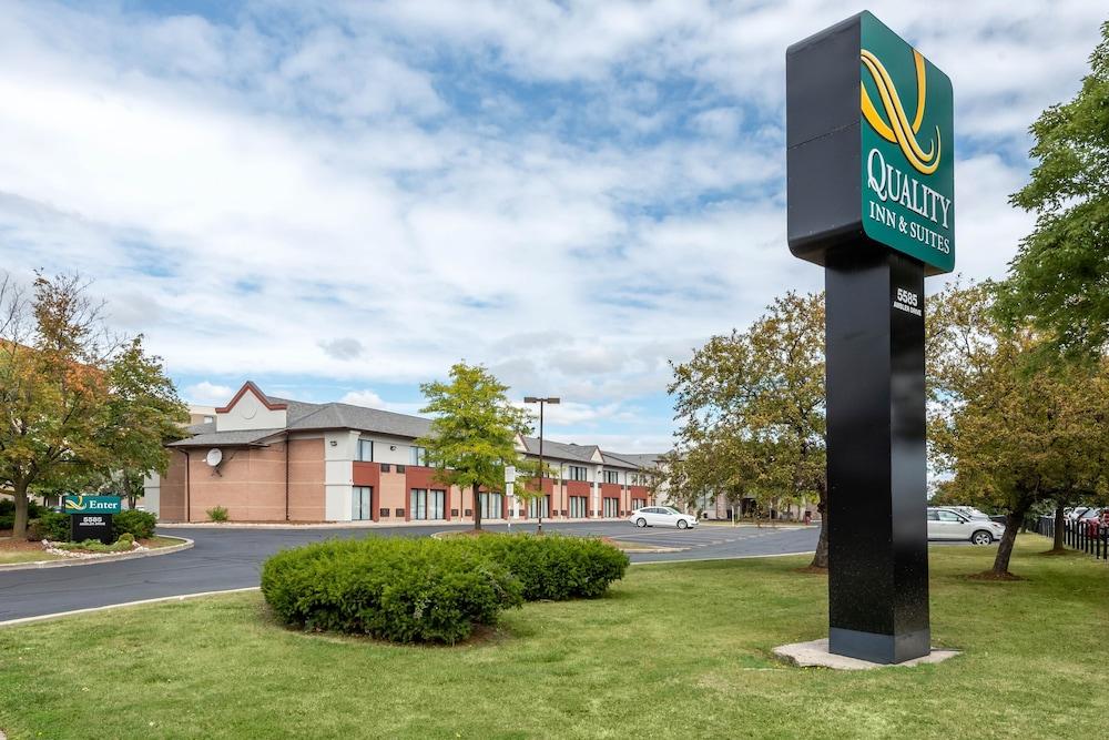 Quality Inn & Suites 5585 Ambler Drive Mississauga Ontario Экстерьер фото