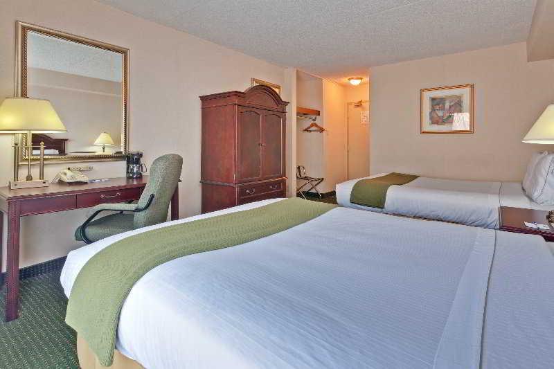 Quality Inn & Suites 5585 Ambler Drive Mississauga Ontario Экстерьер фото