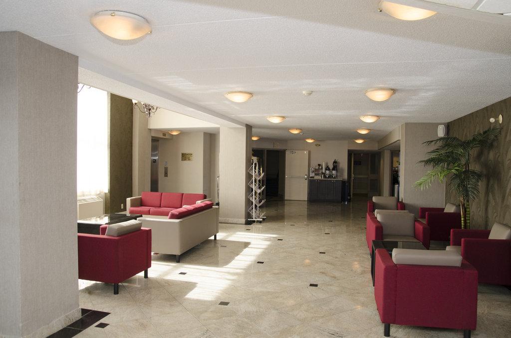 Quality Inn & Suites 5585 Ambler Drive Mississauga Ontario Экстерьер фото