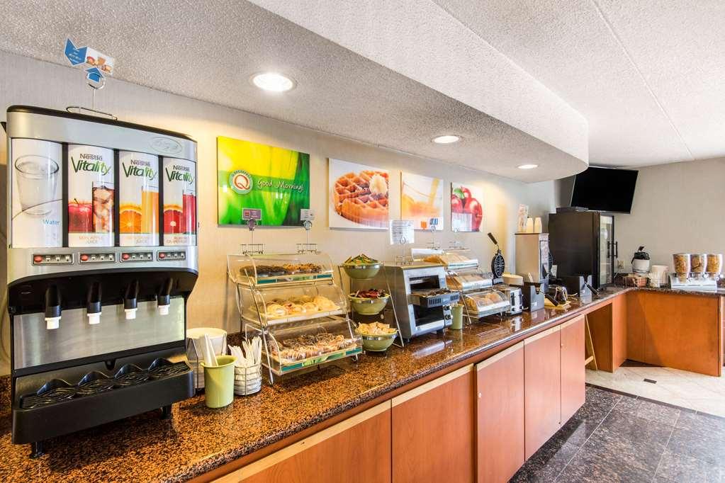 Quality Inn & Suites 5585 Ambler Drive Mississauga Ontario Ресторан фото