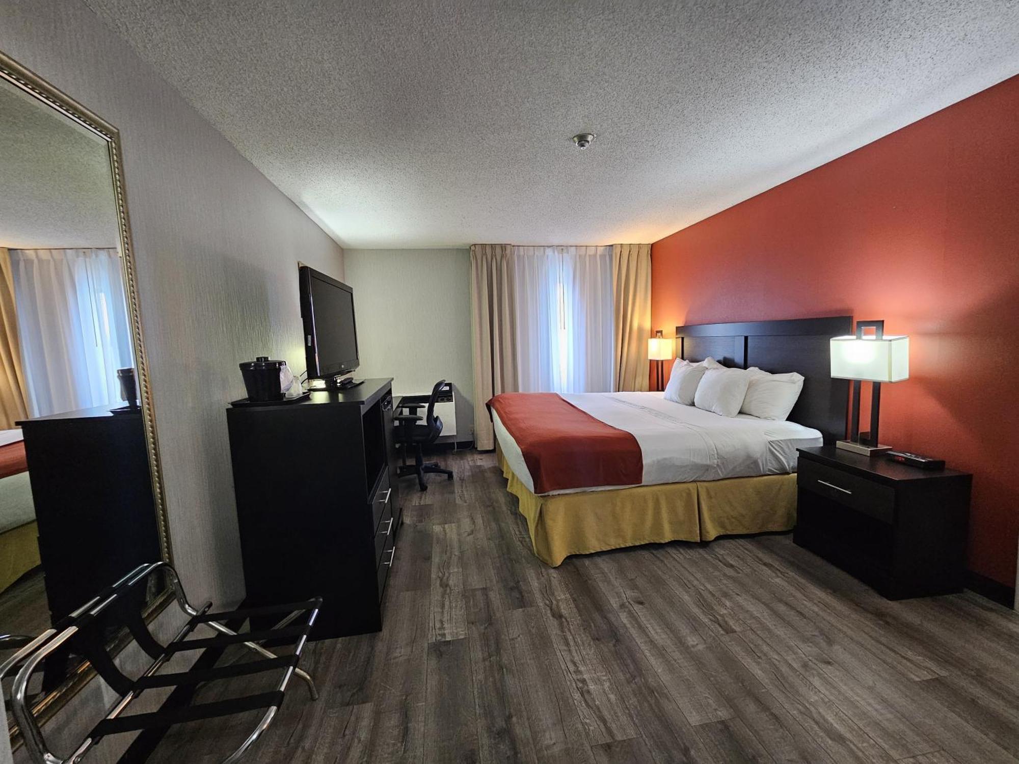 Quality Inn & Suites 5585 Ambler Drive Mississauga Ontario Экстерьер фото