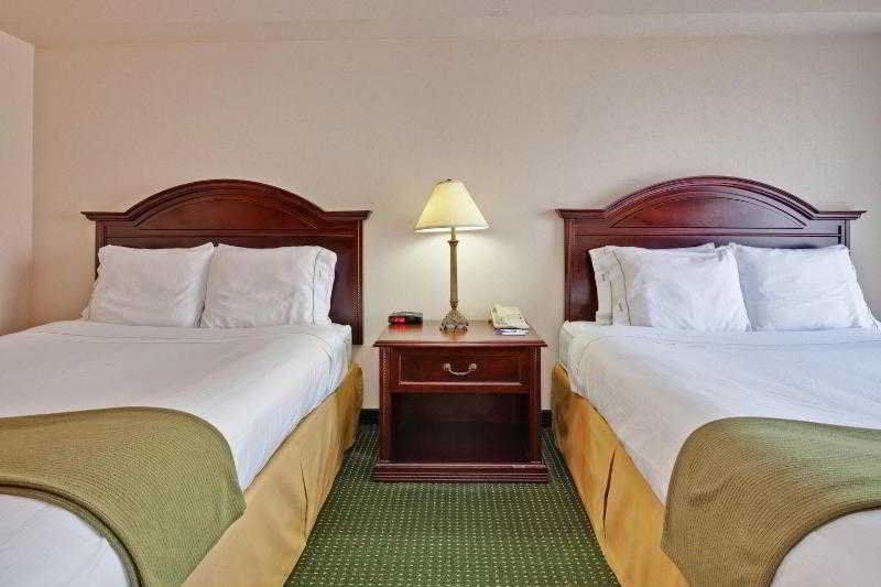 Quality Inn & Suites 5585 Ambler Drive Mississauga Ontario Номер фото