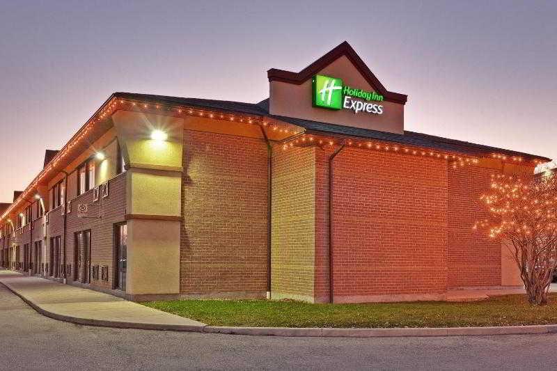 Quality Inn & Suites 5585 Ambler Drive Mississauga Ontario Экстерьер фото