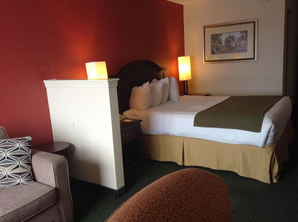 Quality Inn & Suites 5585 Ambler Drive Mississauga Ontario Экстерьер фото