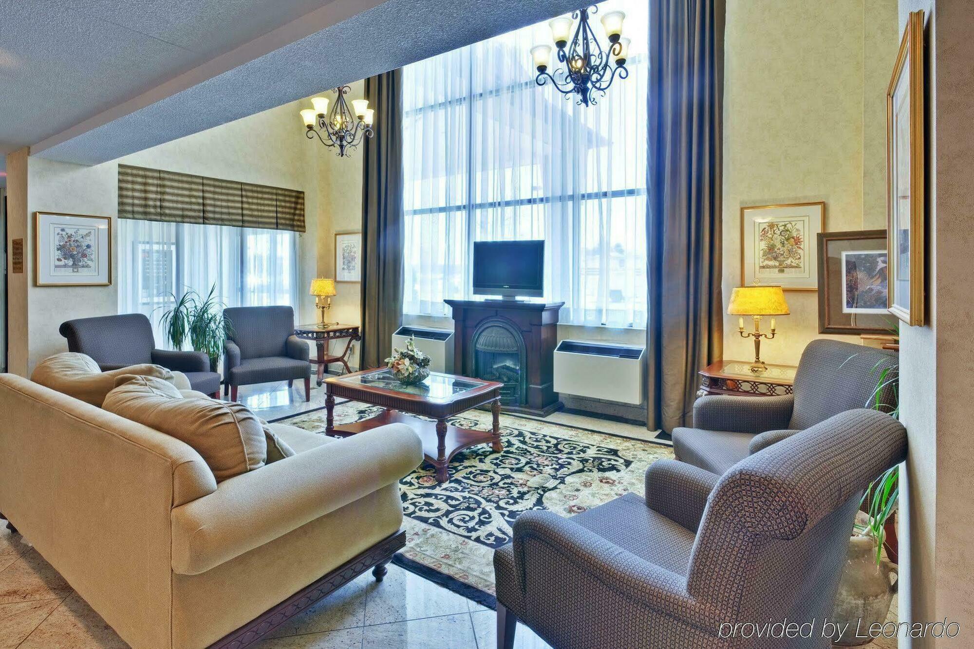Quality Inn & Suites 5585 Ambler Drive Mississauga Ontario Интерьер фото