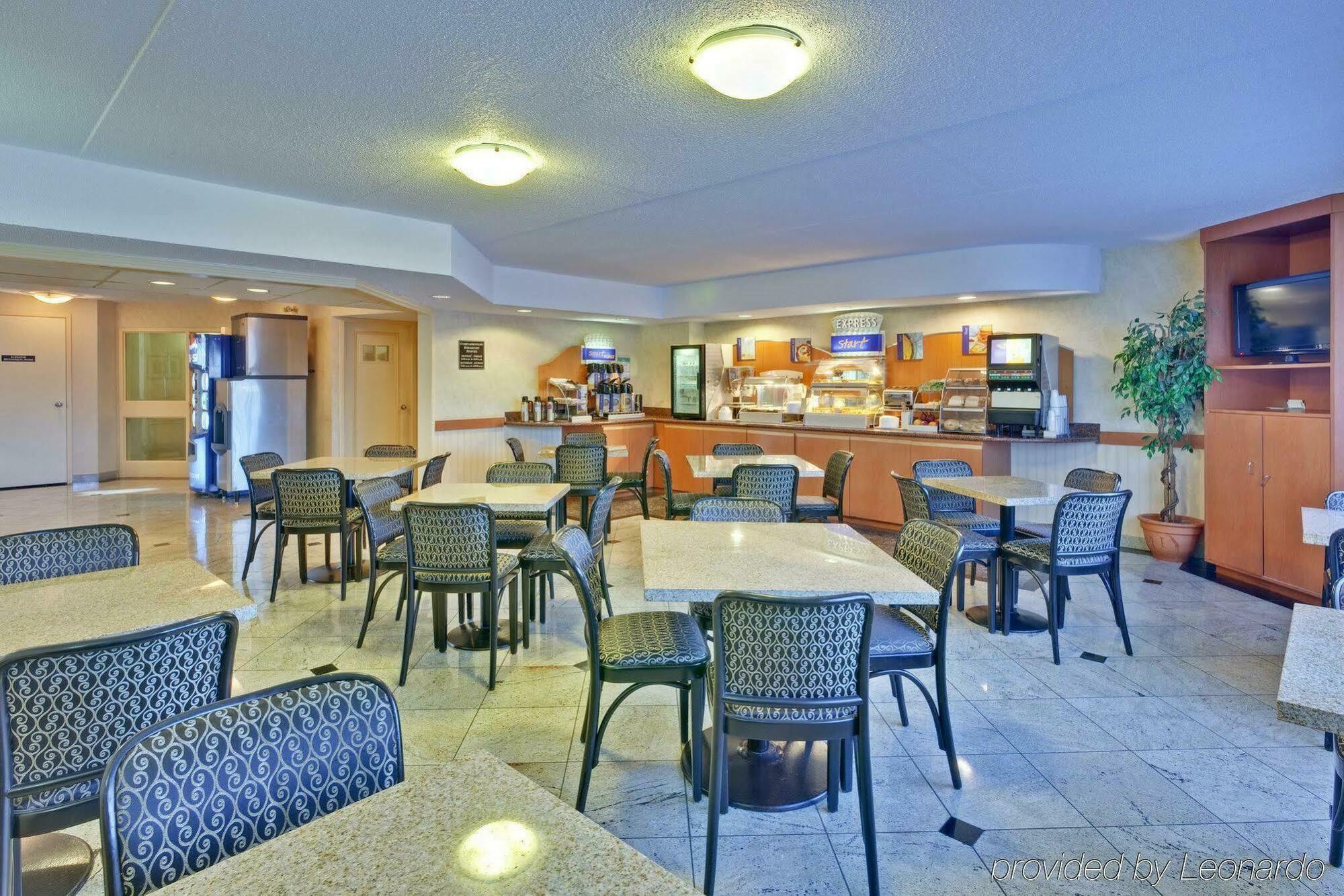 Quality Inn & Suites 5585 Ambler Drive Mississauga Ontario Ресторан фото
